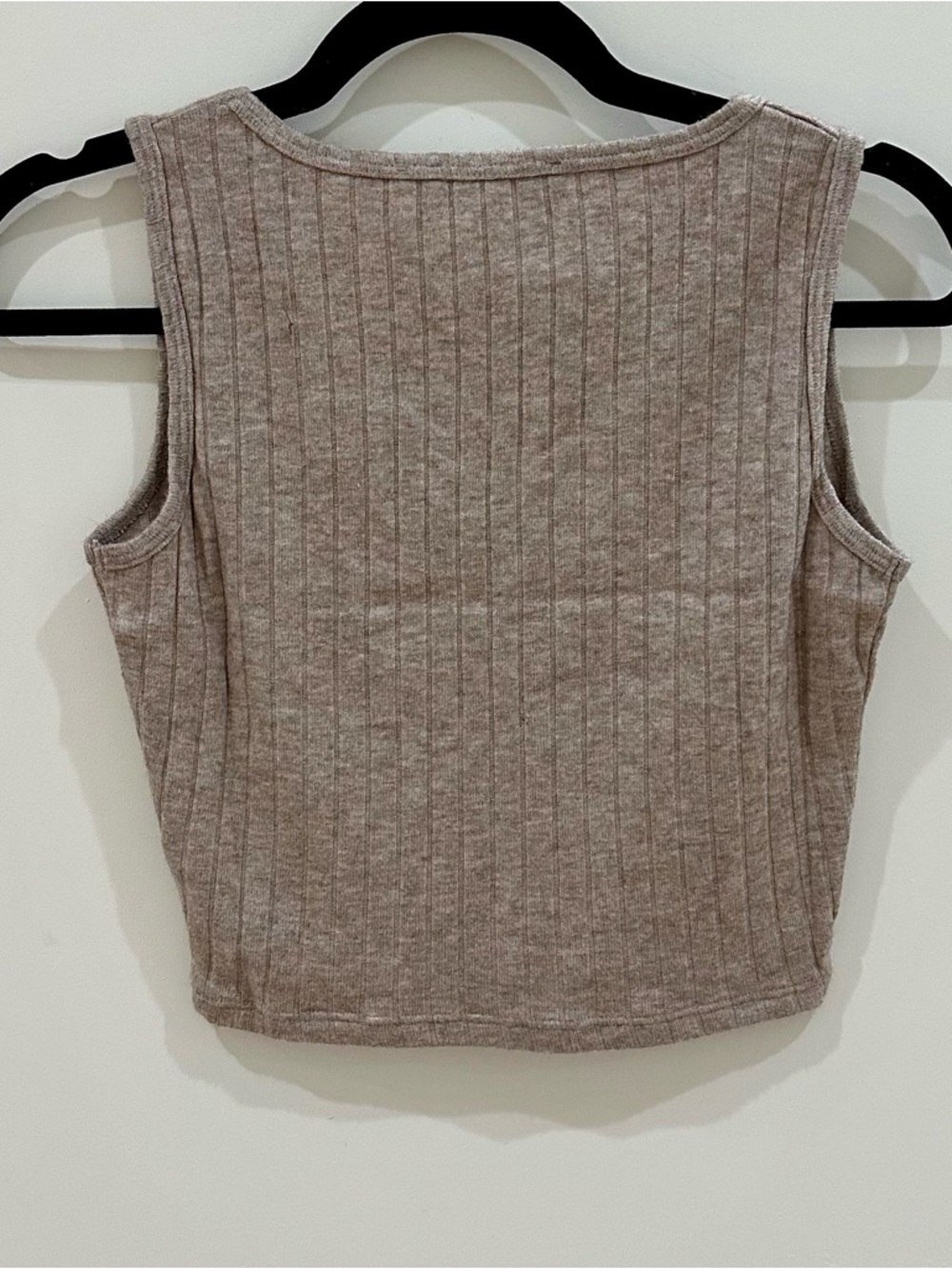 NWOT Zenana Ribbed V Scoop Neck Crop Top Size L - Picture 3 of 4